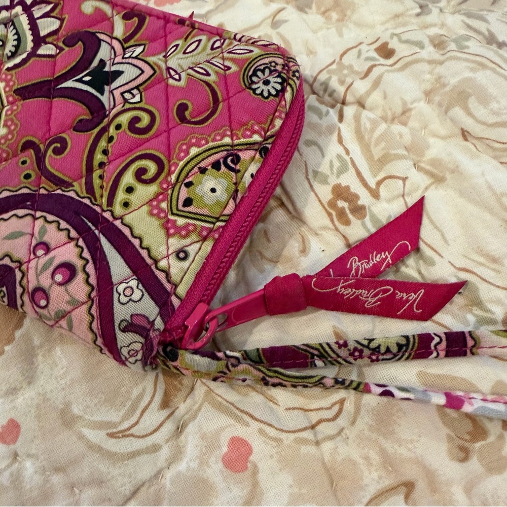 Vera Bradley Full Zip Wallet “Very Berry Paisley” Wristlet - Picture 4 of 7